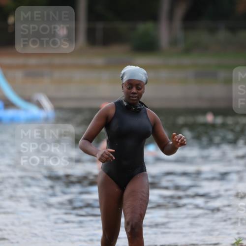 14.09.2025 - Stadtparktriathlon Michael Strokosch http://msf.ph/oto/8870723 14.09.2025 11:15:51 Schwimmen 924, 1005 meine-sportfotos.de