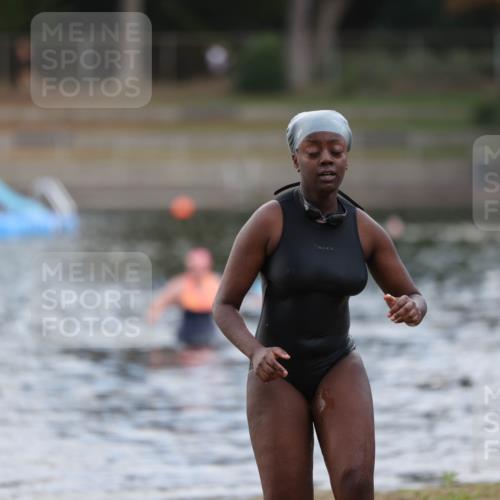 14.09.2025 - Stadtparktriathlon Michael Strokosch http://msf.ph/oto/8870728 14.09.2025 11:15:52 Schwimmen 924, 1005 meine-sportfotos.de