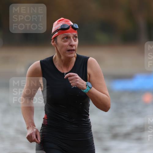 14.09.2025 - Stadtparktriathlon Michael Strokosch http://msf.ph/oto/8870745 14.09.2025 11:15:56 Schwimmen 924, 1005 meine-sportfotos.de