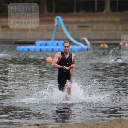 14.09.2025 - Stadtparktriathlon Michael Strokosch http://msf.ph/oto/8870811 14.09.2025 11:28:10 Schwimmen 1069 meine-sportfotos.de