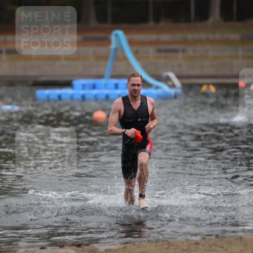 14.09.2025 - Stadtparktriathlon Michael Strokosch http://msf.ph/oto/8870814 14.09.2025 11:28:10 Schwimmen 1069 meine-sportfotos.de