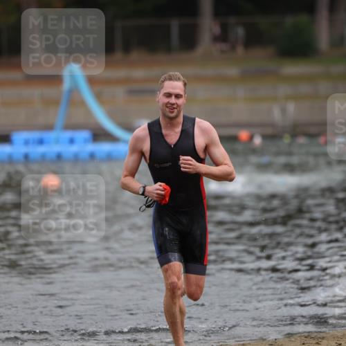 14.09.2025 - Stadtparktriathlon Michael Strokosch http://msf.ph/oto/8870824 14.09.2025 11:28:12 Schwimmen 1069 meine-sportfotos.de
