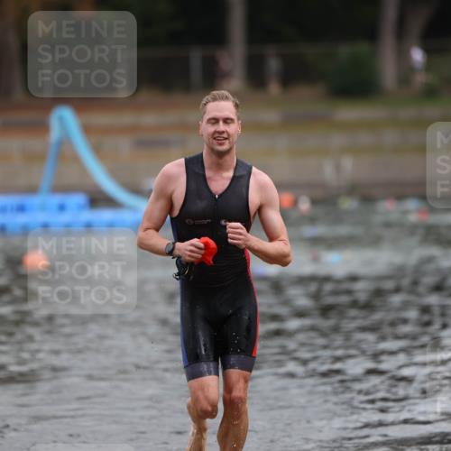 14.09.2025 - Stadtparktriathlon Michael Strokosch http://msf.ph/oto/8870825 14.09.2025 11:28:13 Schwimmen 1069, 1093 meine-sportfotos.de