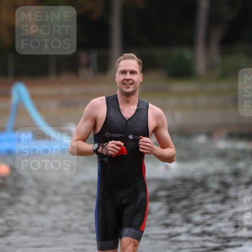14.09.2025 - Stadtparktriathlon Michael Strokosch http://msf.ph/oto/8870828 14.09.2025 11:28:13 Schwimmen 1069, 1093 meine-sportfotos.de