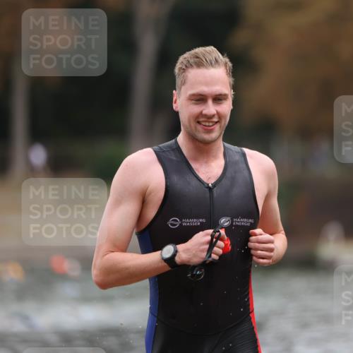 14.09.2025 - Stadtparktriathlon Michael Strokosch http://msf.ph/oto/8870836 14.09.2025 11:28:15 Schwimmen 1069, 1093 meine-sportfotos.de