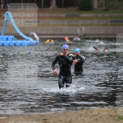 14.09.2025 - Stadtparktriathlon Michael Strokosch http://msf.ph/oto/8870844 14.09.2025 11:28:35 Schwimmen 1067 meine-sportfotos.de