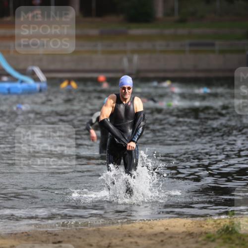 14.09.2025 - Stadtparktriathlon Michael Strokosch http://msf.ph/oto/8870852 14.09.2025 11:28:37 Schwimmen 1067 meine-sportfotos.de