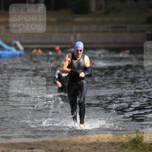 14.09.2025 - Stadtparktriathlon Michael Strokosch http://msf.ph/oto/8870855 14.09.2025 11:28:38 Schwimmen 1067 meine-sportfotos.de