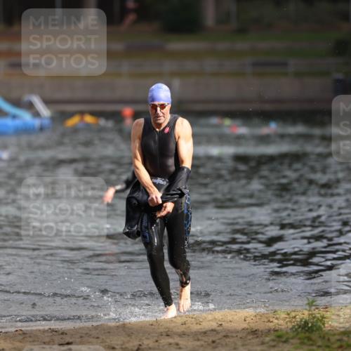 14.09.2025 - Stadtparktriathlon Michael Strokosch http://msf.ph/oto/8870860 14.09.2025 11:28:39 Schwimmen 1067, 1082 meine-sportfotos.de