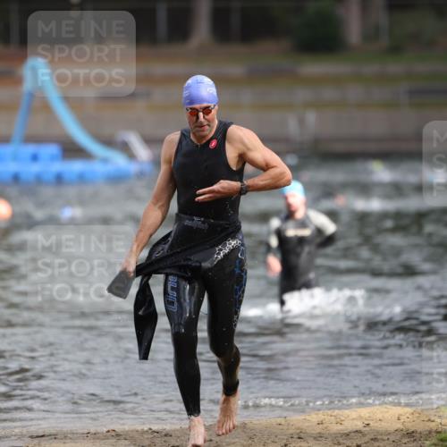 14.09.2025 - Stadtparktriathlon Michael Strokosch http://msf.ph/oto/8870865 14.09.2025 11:28:40 Schwimmen 1067, 1082 meine-sportfotos.de