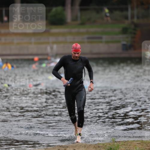 14.09.2025 - Stadtparktriathlon Michael Strokosch http://msf.ph/oto/8870904 14.09.2025 11:29:22 Schwimmen 1076, 1103 meine-sportfotos.de