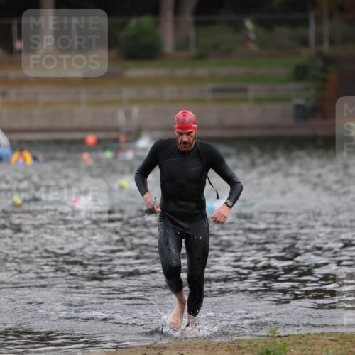 14.09.2025 - Stadtparktriathlon Michael Strokosch http://msf.ph/oto/8870905 14.09.2025 11:29:22 Schwimmen 1076, 1103 meine-sportfotos.de