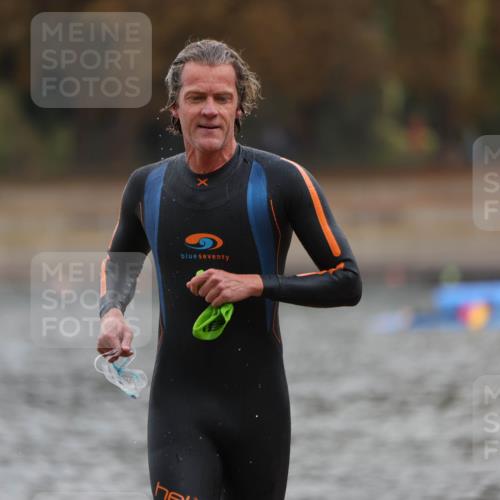 14.09.2025 - Stadtparktriathlon Michael Strokosch http://msf.ph/oto/8870915 14.09.2025 11:29:25 Schwimmen 1076, 1103 meine-sportfotos.de