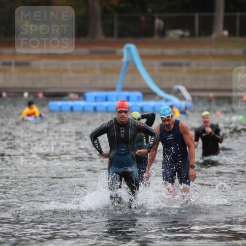 14.09.2025 - Stadtparktriathlon Michael Strokosch http://msf.ph/oto/8870926 14.09.2025 11:29:44 Schwimmen 1035, 1036, 1097 meine-sportfotos.de