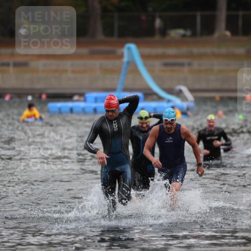 14.09.2025 - Stadtparktriathlon Michael Strokosch http://msf.ph/oto/8870927 14.09.2025 11:29:44 Schwimmen 1035, 1036, 1097 meine-sportfotos.de