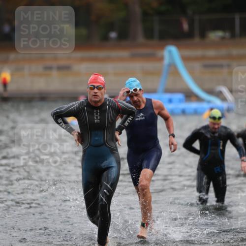 14.09.2025 - Stadtparktriathlon Michael Strokosch http://msf.ph/oto/8870943 14.09.2025 11:29:47 Schwimmen 1035, 1036, 1097 meine-sportfotos.de