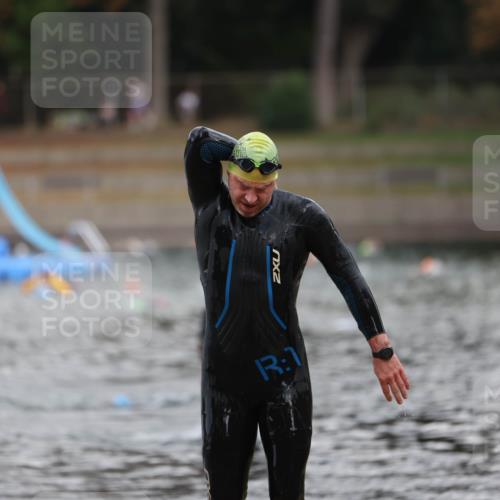 14.09.2025 - Stadtparktriathlon Michael Strokosch http://msf.ph/oto/8870957 14.09.2025 11:29:54 Schwimmen 1035, 1083, 1097 meine-sportfotos.de