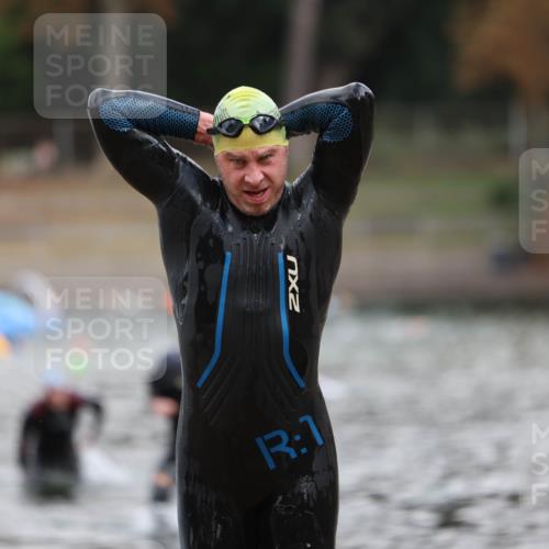 14.09.2025 - Stadtparktriathlon Michael Strokosch http://msf.ph/oto/8870963 14.09.2025 11:29:55 Schwimmen 1035, 1083, 1097 meine-sportfotos.de
