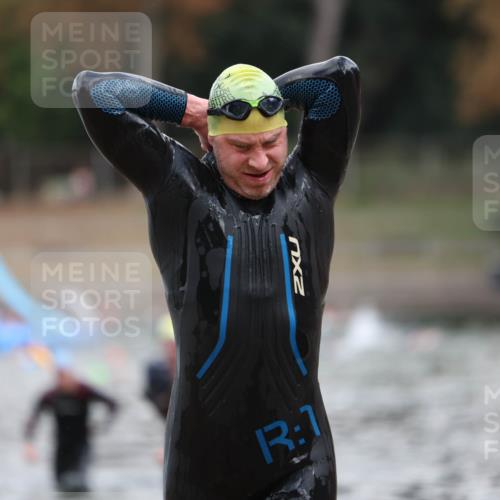 14.09.2025 - Stadtparktriathlon Michael Strokosch http://msf.ph/oto/8870965 14.09.2025 11:29:56 Schwimmen 1083, 1097 meine-sportfotos.de
