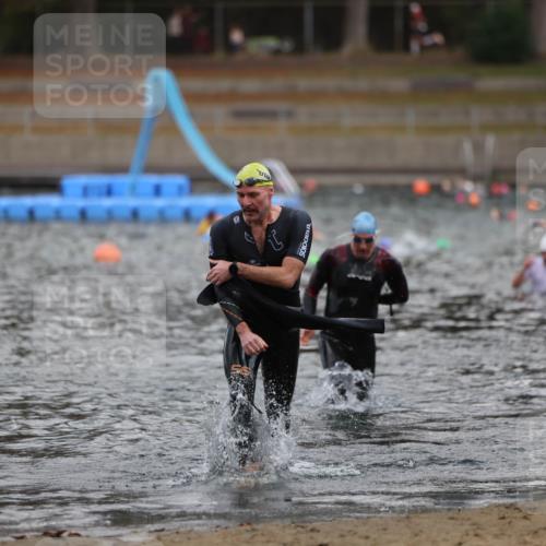 14.09.2025 - Stadtparktriathlon Michael Strokosch http://msf.ph/oto/8870968 14.09.2025 11:29:59 Schwimmen 1083, 1097 meine-sportfotos.de