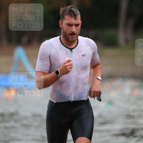 14.09.2025 - Stadtparktriathlon Michael Strokosch http://msf.ph/oto/8871008 14.09.2025 11:30:20 Schwimmen 1023 meine-sportfotos.de