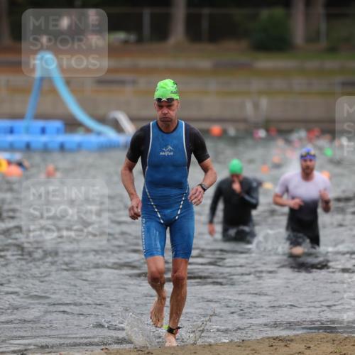 14.09.2025 - Stadtparktriathlon Michael Strokosch http://msf.ph/oto/8871017 14.09.2025 11:30:33 Schwimmen 1041, 1092, 1115 meine-sportfotos.de
