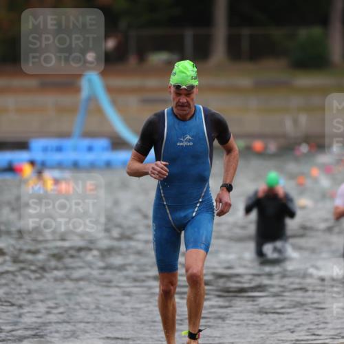 14.09.2025 - Stadtparktriathlon Michael Strokosch http://msf.ph/oto/8871020 14.09.2025 11:30:34 Schwimmen 1041, 1092, 1115 meine-sportfotos.de