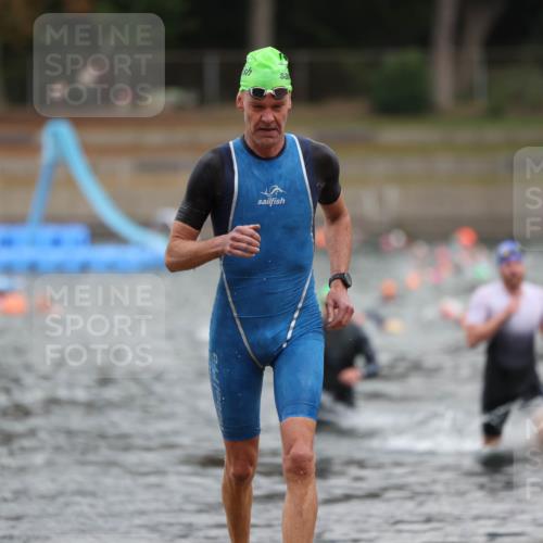 14.09.2025 - Stadtparktriathlon Michael Strokosch http://msf.ph/oto/8871024 14.09.2025 11:30:35 Schwimmen 1041, 1092, 1115 meine-sportfotos.de