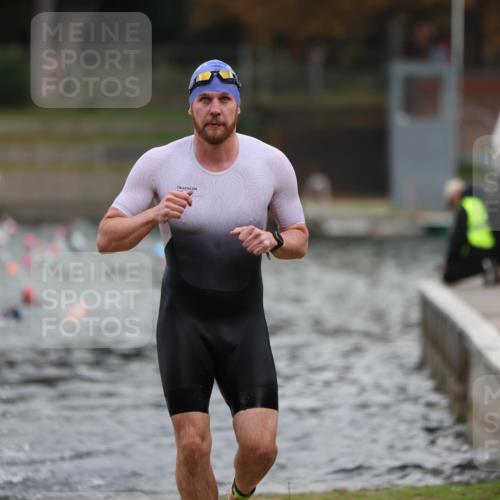14.09.2025 - Stadtparktriathlon Michael Strokosch http://msf.ph/oto/8871036 14.09.2025 11:30:41 Schwimmen 1041, 1092, 1115 meine-sportfotos.de