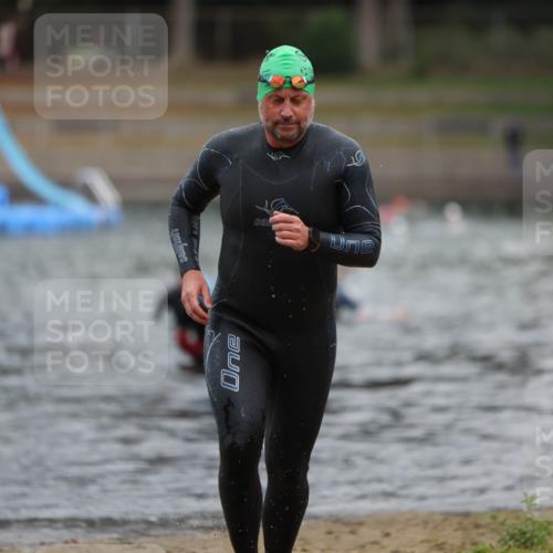 14.09.2025 - Stadtparktriathlon Michael Strokosch http://msf.ph/oto/8871046 14.09.2025 11:30:44 Schwimmen 1072, 1092, 1115 meine-sportfotos.de