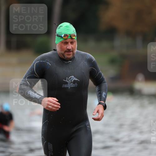 14.09.2025 - Stadtparktriathlon Michael Strokosch http://msf.ph/oto/8871051 14.09.2025 11:30:45 Schwimmen 1072, 1092, 1115 meine-sportfotos.de