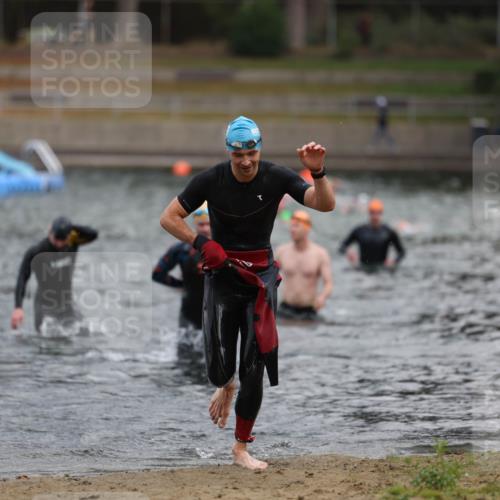 14.09.2025 - Stadtparktriathlon Michael Strokosch http://msf.ph/oto/8871057 14.09.2025 11:30:54 Schwimmen 1072, 1112 meine-sportfotos.de