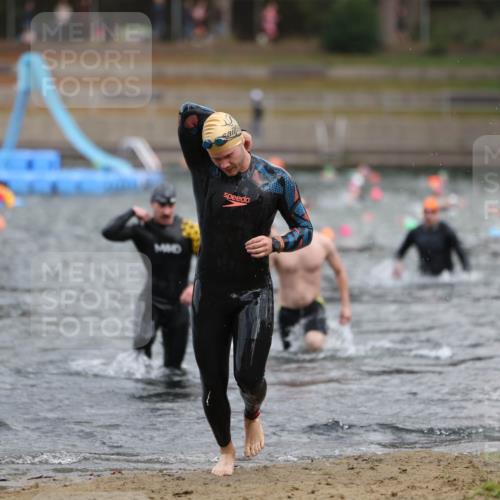 14.09.2025 - Stadtparktriathlon Michael Strokosch http://msf.ph/oto/8871071 14.09.2025 11:30:59 Schwimmen 1048, 1072, 1099, 1112 meine-sportfotos.de