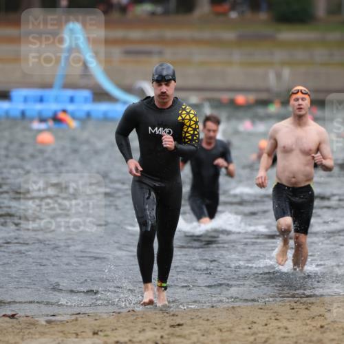 14.09.2025 - Stadtparktriathlon Michael Strokosch http://msf.ph/oto/8871082 14.09.2025 11:31:03 Schwimmen 1048, 1099, 1101, 1112 meine-sportfotos.de