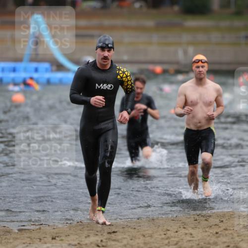 14.09.2025 - Stadtparktriathlon Michael Strokosch http://msf.ph/oto/8871084 14.09.2025 11:31:04 Schwimmen 1048, 1099, 1101, 1112 meine-sportfotos.de