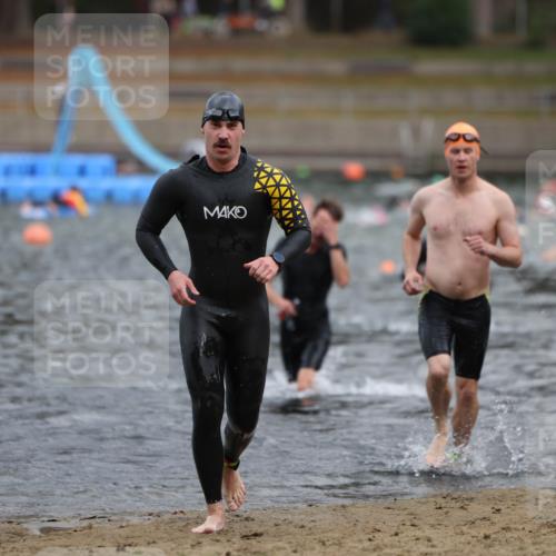 14.09.2025 - Stadtparktriathlon Michael Strokosch http://msf.ph/oto/8871085 14.09.2025 11:31:04 Schwimmen 1048, 1099, 1101, 1112 meine-sportfotos.de