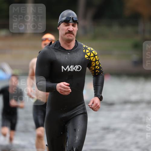 14.09.2025 - Stadtparktriathlon Michael Strokosch http://msf.ph/oto/8871093 14.09.2025 11:31:07 Schwimmen 1027, 1048, 1099, 1101 meine-sportfotos.de