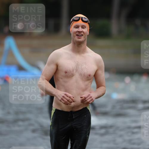 14.09.2025 - Stadtparktriathlon Michael Strokosch http://msf.ph/oto/8871097 14.09.2025 11:31:09 Schwimmen 1027, 1048, 1099, 1101 meine-sportfotos.de