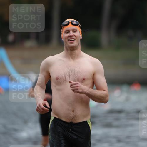 14.09.2025 - Stadtparktriathlon Michael Strokosch http://msf.ph/oto/8871099 14.09.2025 11:31:10 Schwimmen 1027, 1048, 1099, 1101 meine-sportfotos.de
