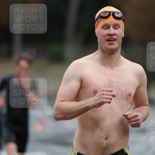 14.09.2025 - Stadtparktriathlon Michael Strokosch http://msf.ph/oto/8871105 14.09.2025 11:31:11 Schwimmen 1027, 1048, 1099, 1101 meine-sportfotos.de