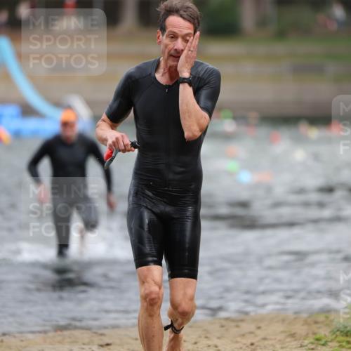 14.09.2025 - Stadtparktriathlon Michael Strokosch http://msf.ph/oto/8871107 14.09.2025 11:31:12 Schwimmen 1027, 1048, 1101 meine-sportfotos.de