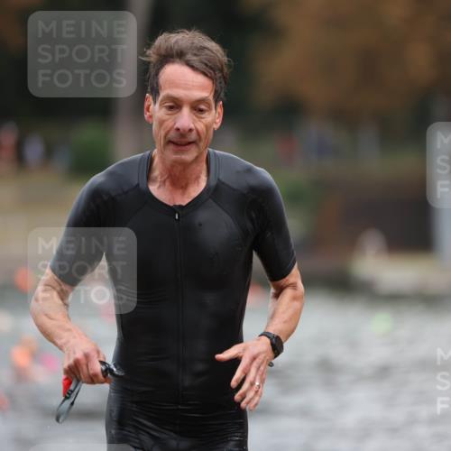 14.09.2025 - Stadtparktriathlon Michael Strokosch http://msf.ph/oto/8871113 14.09.2025 11:31:13 Schwimmen 1027, 1048, 1101 meine-sportfotos.de