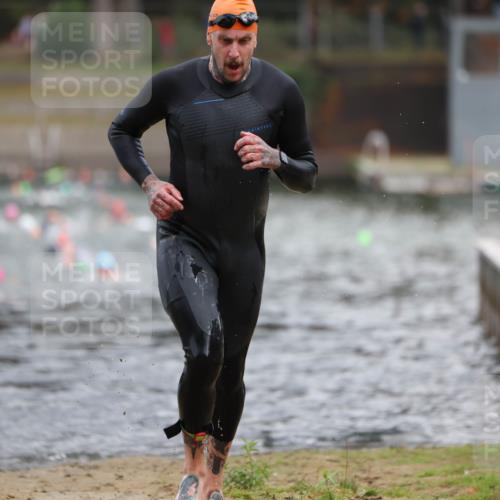 14.09.2025 - Stadtparktriathlon Michael Strokosch http://msf.ph/oto/8871116 14.09.2025 11:31:16 Schwimmen 1027, 1101 meine-sportfotos.de