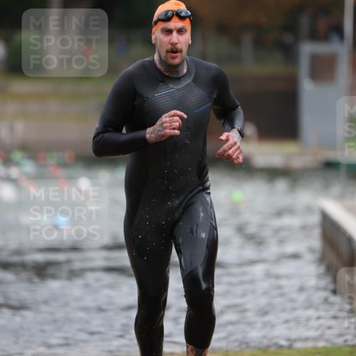 14.09.2025 - Stadtparktriathlon Michael Strokosch http://msf.ph/oto/8871117 14.09.2025 11:31:17 Schwimmen 1027, 1101 meine-sportfotos.de