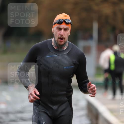 14.09.2025 - Stadtparktriathlon Michael Strokosch http://msf.ph/oto/8871124 14.09.2025 11:31:18 Schwimmen 1027 meine-sportfotos.de
