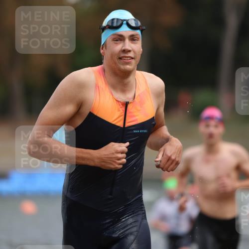 14.09.2025 - Stadtparktriathlon Michael Strokosch http://msf.ph/oto/8871155 14.09.2025 11:31:36 Schwimmen 1025, 1051, 1062, 1065, 1109 meine-sportfotos.de
