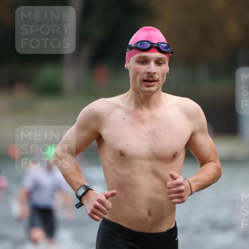14.09.2025 - Stadtparktriathlon Michael Strokosch http://msf.ph/oto/8871163 14.09.2025 11:31:38 Schwimmen 1025, 1039, 1062, 1065, 1109 meine-sportfotos.de