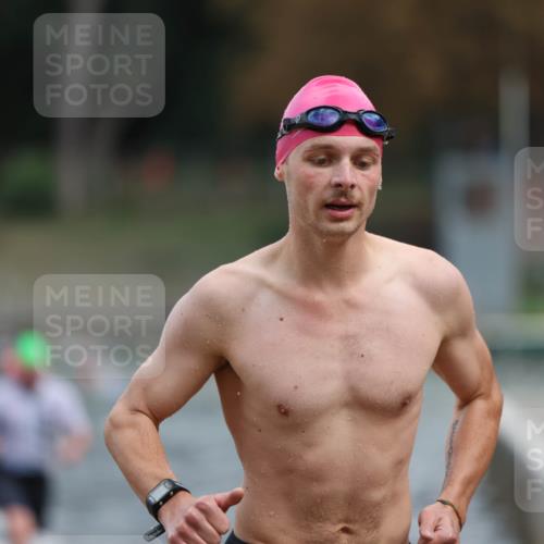 14.09.2025 - Stadtparktriathlon Michael Strokosch http://msf.ph/oto/8871164 14.09.2025 11:31:38 Schwimmen 1025, 1039, 1062, 1065, 1109 meine-sportfotos.de