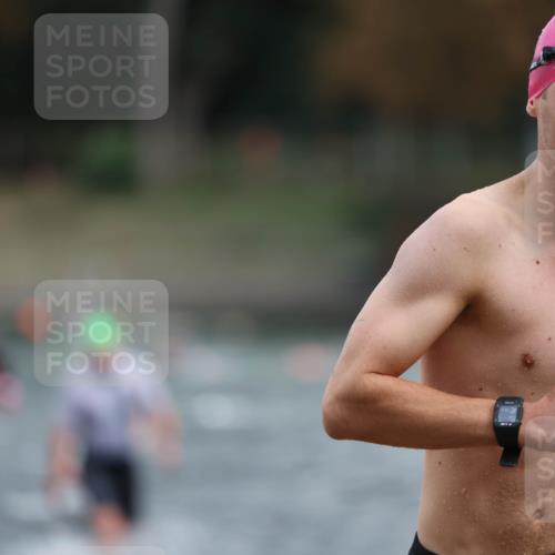 14.09.2025 - Stadtparktriathlon Michael Strokosch http://msf.ph/oto/8871166 14.09.2025 11:31:39 Schwimmen 1025, 1039, 1062, 1065, 1109 meine-sportfotos.de