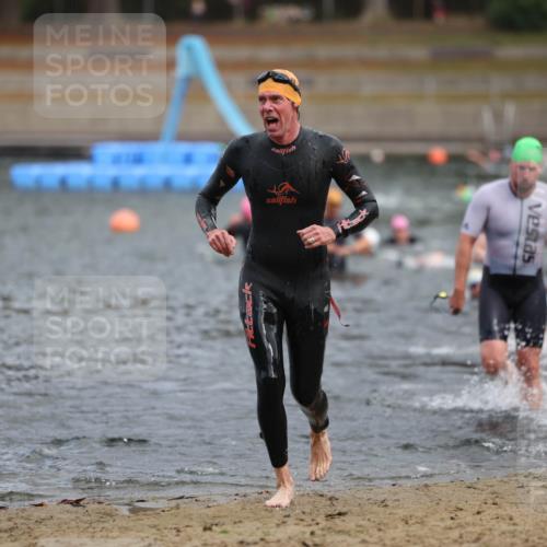 14.09.2025 - Stadtparktriathlon Michael Strokosch http://msf.ph/oto/8871167 14.09.2025 11:31:39 Schwimmen 1025, 1039, 1062, 1065, 1109 meine-sportfotos.de